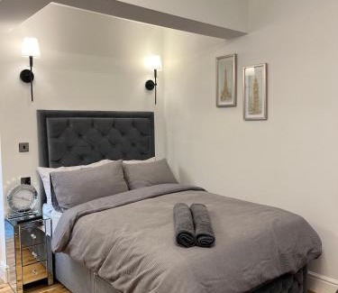 Hoe Street Apartment | Beautiful Entire Flat In London