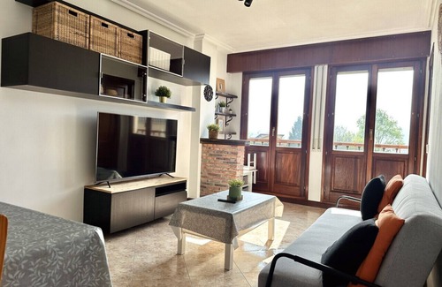 San Mames de Meruelo Apartment | Beautiful and cozy apartment close to city center with a living room and bed room