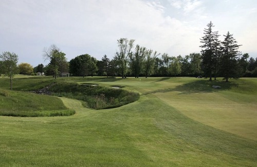 Hamburg Hotel | Beautiful Escape! 2 Gorgeous Units, Free Breakfast, Visit to Niagara Falls!