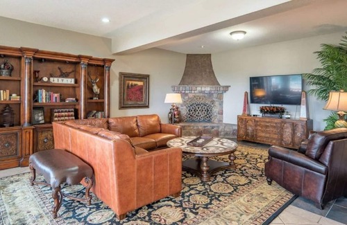 Dundee House | Beautiful Estate Home Centrally Located in Oregon Wine Country