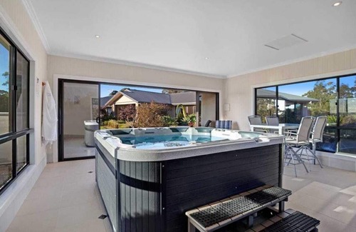 Pindimar House | Beautiful Estate in Tea Gardens, 15 mins from the Beach!