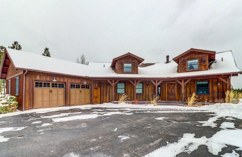 Eureka House | Beautiful Eureka Cabin Rental on Golf Resort!