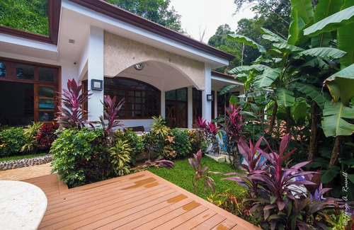 Tarcoles House | Beautiful & Exclusive Garden Villa - Privacy, Security, Pool, Jacuzzi