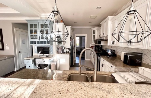 Port Coquitlam House | Beautiful Executive modern home. Pet ok at no fee. No parties or large events