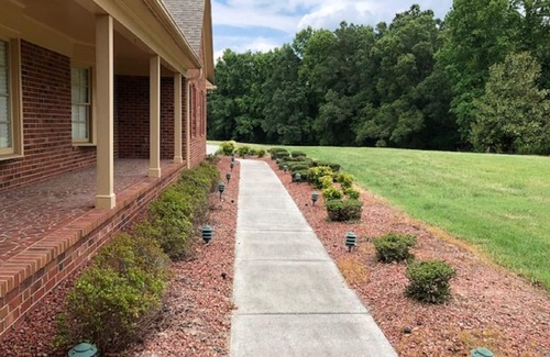 Whitsett House | Beautiful Executive Home Minutes away from Greensboro, Highpoint, Burlington