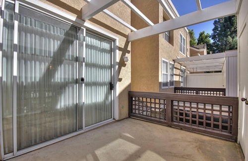River Oaks House | Beautiful Executive Office Townhouse Next to a Quiet Walking Trail