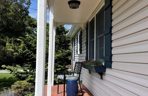 Cutchogue House | Beautiful fall getaway in a newly renovated waterfront home
