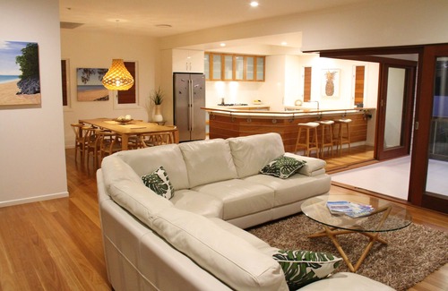 Torquay House | Beautiful family beach house with pool, adjacent to the bays best swimming beach