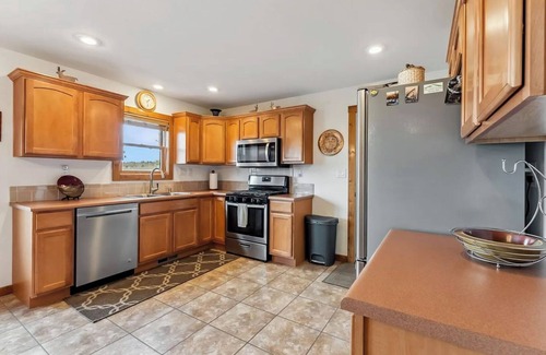 Fairplay Cabin | Beautiful Family Cabin for Fun Outdoor Adventure! Minutes from Breckenridge.