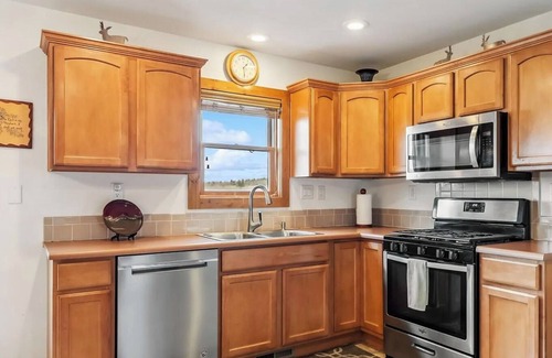 Fairplay Cabin | Beautiful Family Cabin for Fun Outdoor Adventure! Minutes from Breckenridge.