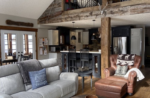 Algonquin Highlands Cottage | Beautiful Family Cottage in Dorset, Algonquin Highlands Close to Algonquin Park