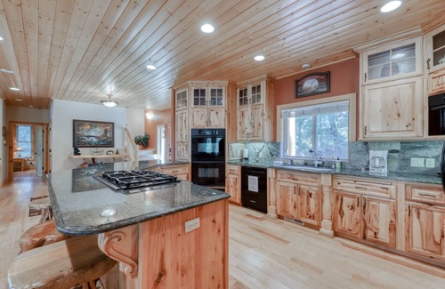 Granite Ridge Cabin | Beautiful Family-Friendly Cabin with WiFi & Great Location Near Shaver Lake