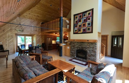 North Pole House | Beautiful, family-friendly home in private wilderness setting