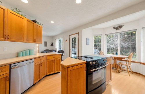 Shelton House | Beautiful family friendly home in peaceful neighborhood!