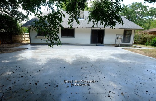 Barrington Oaks House | Beautiful family friendly house at excellent location!