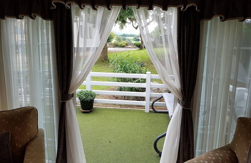 Llanddeiniolen House | Beautiful, family friendly mobile home located in the heart of Snowdonia