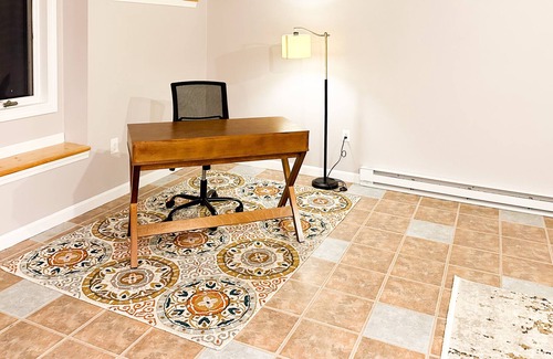 Woodville Apartment | Beautiful family getaway, walking distance to markets, 35 min drive to Boston