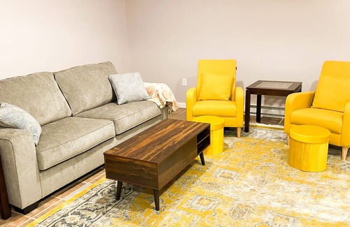 Woodville Apartment | Beautiful family getaway, walking distance to markets, 35 min drive to Boston