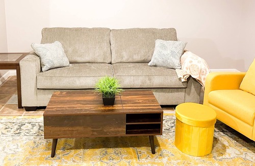 Woodville Apartment | Beautiful family getaway, walking distance to markets, 35 min drive to Boston