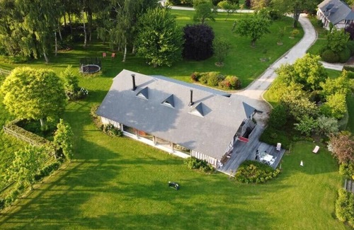 Quetteville Cottage | Beautiful family home with heated pool and tennis court 15 minutes from Deauville