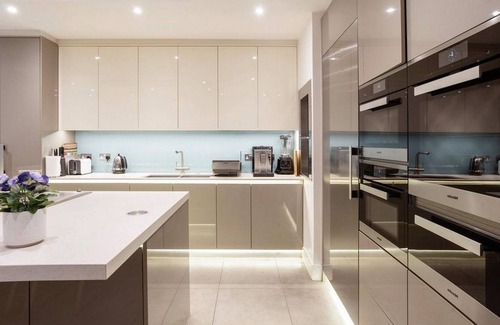 Hillingdon Villa | Beautiful Family Holiday Home-bond