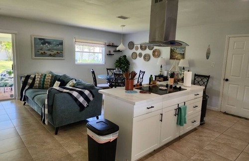 Cypress Lake House | Beautiful Family Home near Fort Myers Beach/Sabibel. Pet-Friendly.