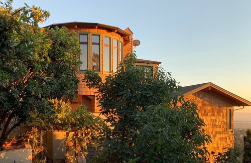 Forestland House | Beautiful Family Home in the Oakland Hills with Panoramic SF Bay Views