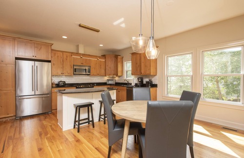 Columbia House | Beautiful family home close to MU football stadium