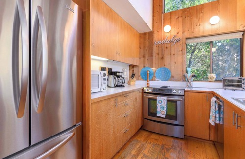 Stewarts Point House | Beautiful Family Home for 6 with Hot Tub in Redwoods!
