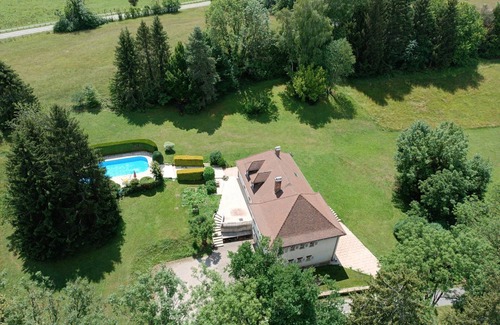 Ney House | Beautiful family house in the typical Jura area.nnT