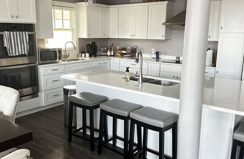 Springfield House | Beautiful Family Lake House