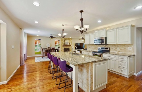 O'Fallon House | Beautiful Family Retreat w/Amazing Movie Theater