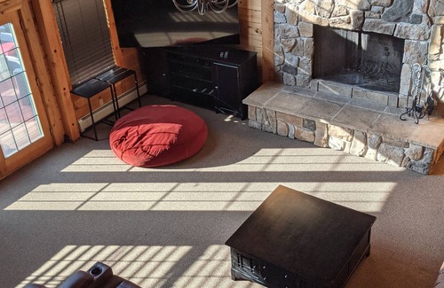 Mt Cobb House | Beautiful family retreat home in Northern Pocono.