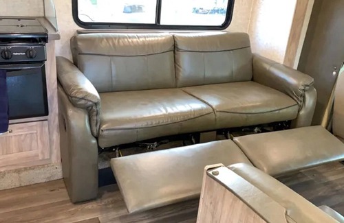 Lincoln Acres House | BEAUTIFUL FAMILY RV W/BUNKS FOR THE KIDS LIKE NEW CONDITION PET FRIENDLY