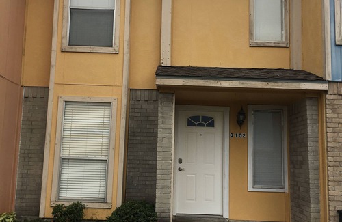 South Side House | Beautiful Family-Friendly Townhouse