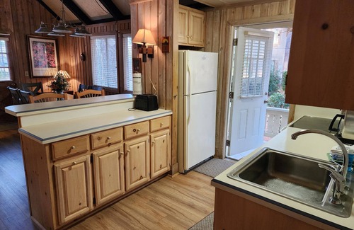Pine Mountain Ski Chalet | Beautiful family friendly 4 bedroom Resort Chalet with Fireplace