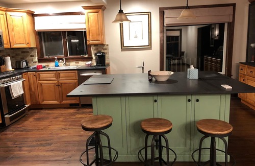 Stockbridge House | Beautiful Farm House Near Family Ski Mountains And Other Fun Winter Activities