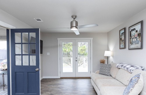 Dacula House | Beautiful Farm House Near Event Venues - Full Kitchen, Firepit & Grill!