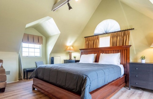 Bonita House | Beautiful Farm Style Studio.