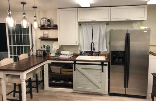 Fernandina Beach Condo | Beautiful farmhouse in Fernandina Beach