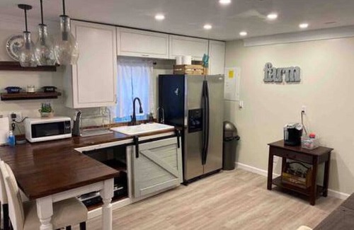 Fernandina Beach Condo | Beautiful farmhouse in Fernandina Beach