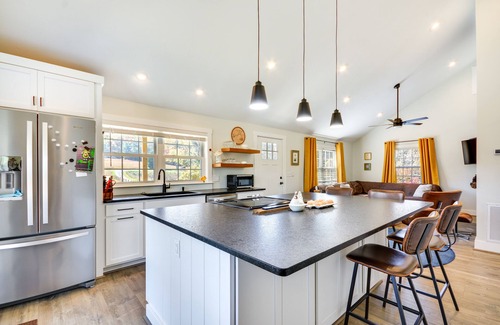 Pilot Mountain House | Beautiful Farmhouse w/Pilot Mtn State Park Views!