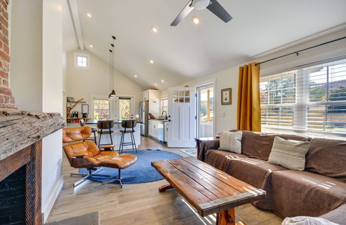 Pilot Mountain House | Beautiful Farmhouse w/Pilot Mtn State Park Views!