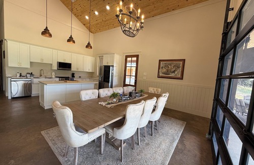 White Plains Other | Beautiful Farmhouse in charming White Plains