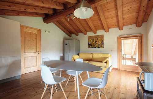 Calcinato House | Beautiful farmhouse convenient to Lake Garda, and surrounded by greenery