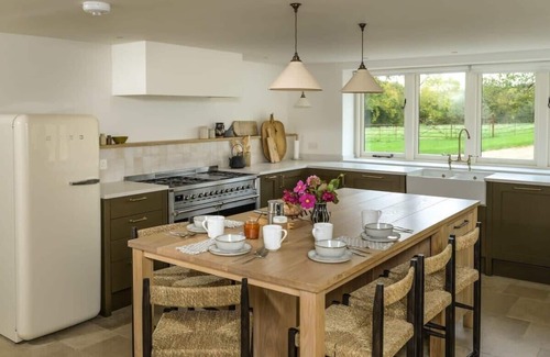 South Cadbury House | Beautiful Farmhouse & Garden in Heart of Somerset