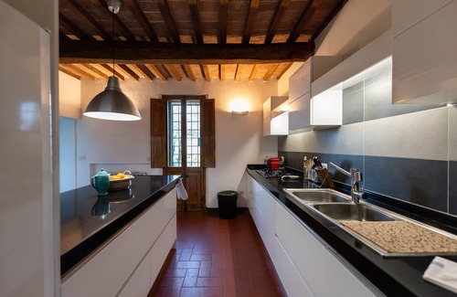 Siena House | Beautiful farmhouse nestled in very sweet hills just a few minutes from Siena