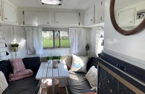 Darnestown House | Beautiful Farmstay Hill Cottage and Tiny Equipped Camper in Maryland
