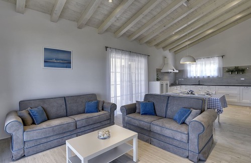 Kavran House | Beautiful finca with private pool and sun beds