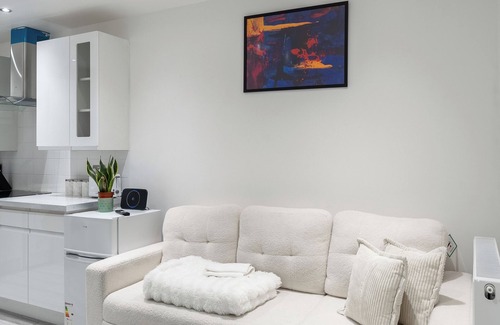 Stepney Green Apartment | Beautiful Flat in London- Close to Central London- Canary Wharf- London ExCel